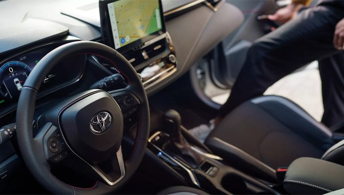 Toyota Corolla Hatchback - Interior